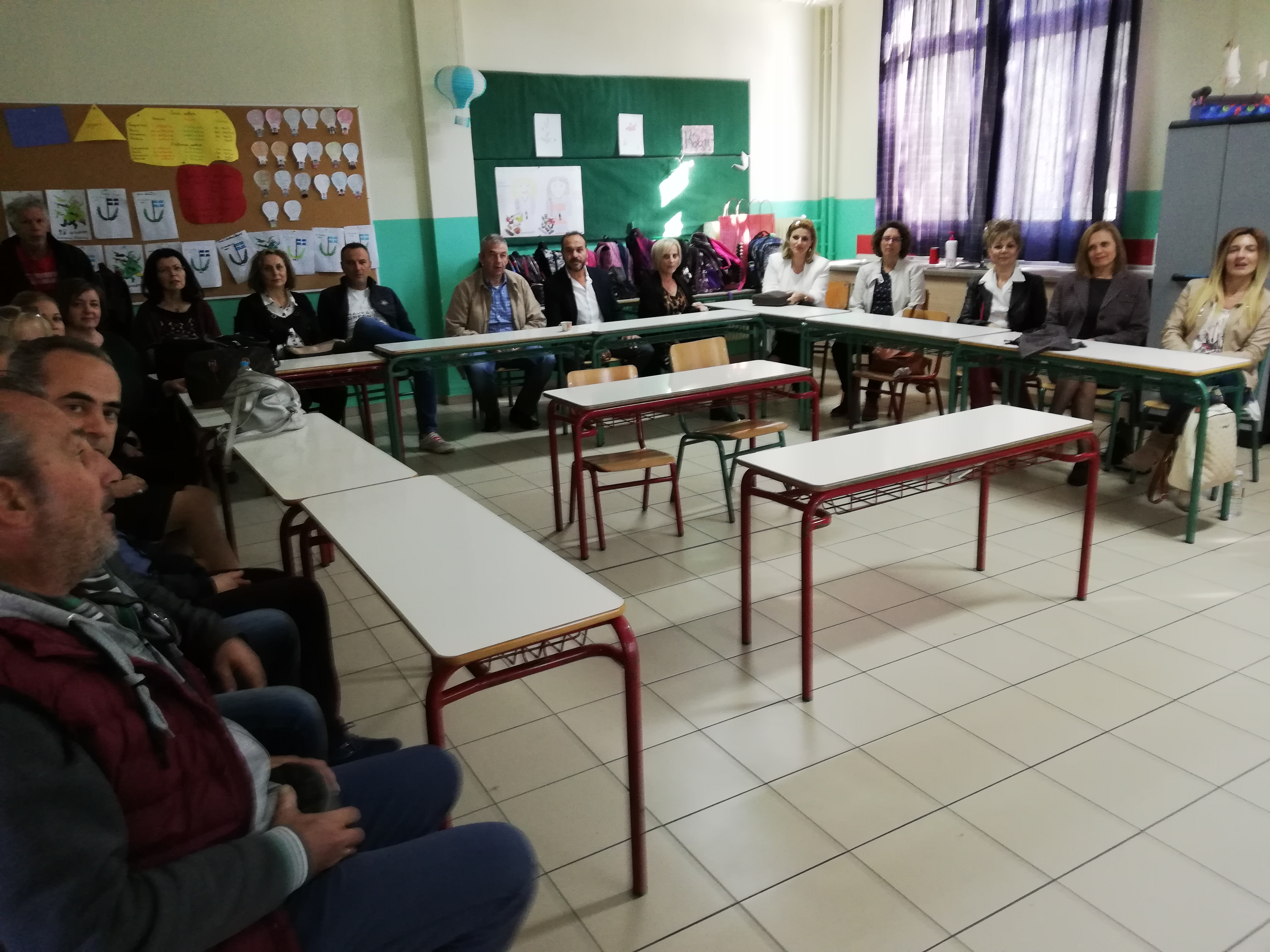 Εκπαιδευτικοί στο 1ο Δημοτικό Σχολείο Γιάννουλης ενημερώθηκαν για το Erasmus